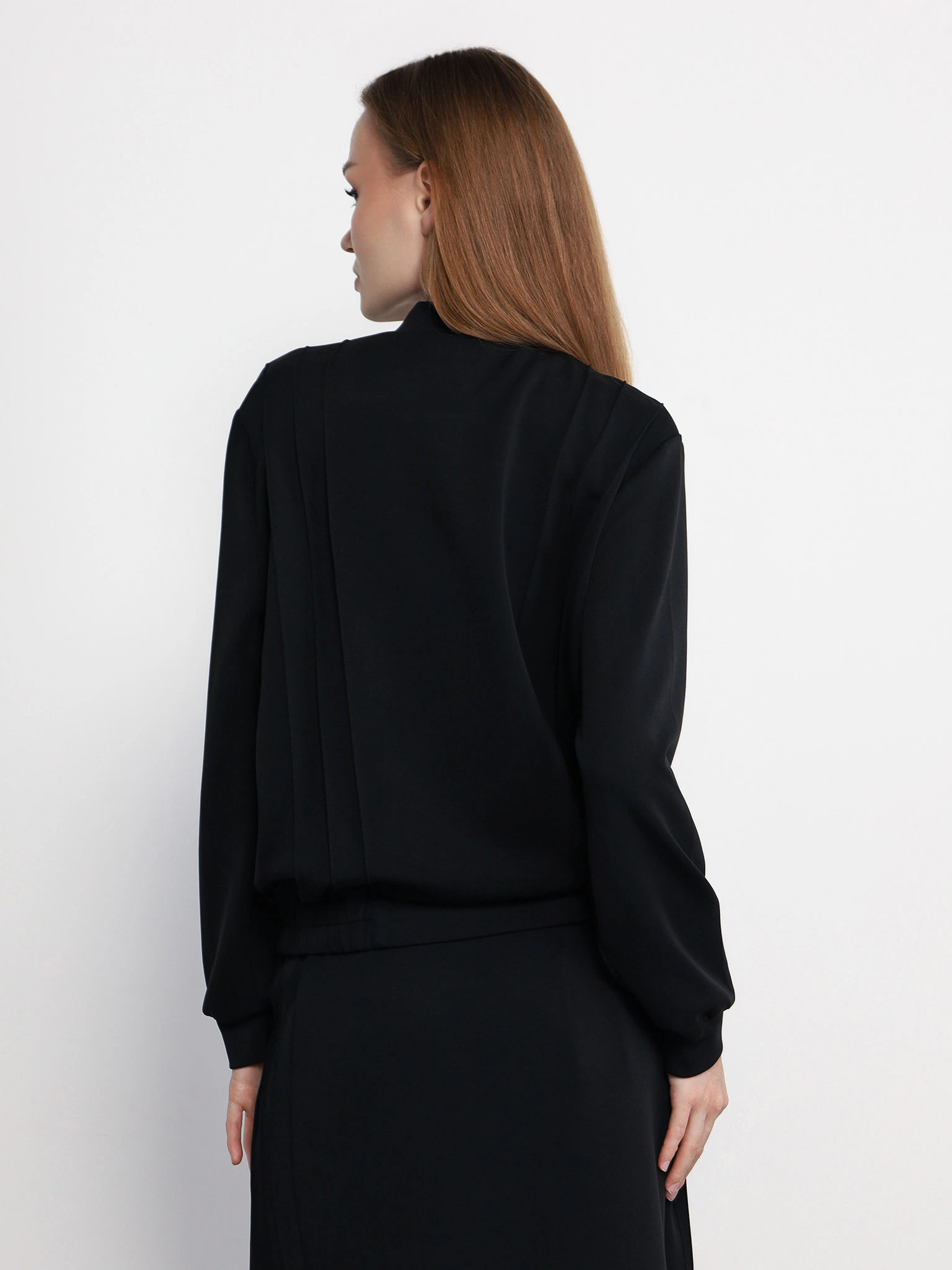 Жакет трикотажный черного цвета прямого кроя